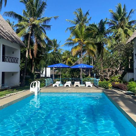 Papillon Garden Bar Villas Bamburi Bagian luar foto