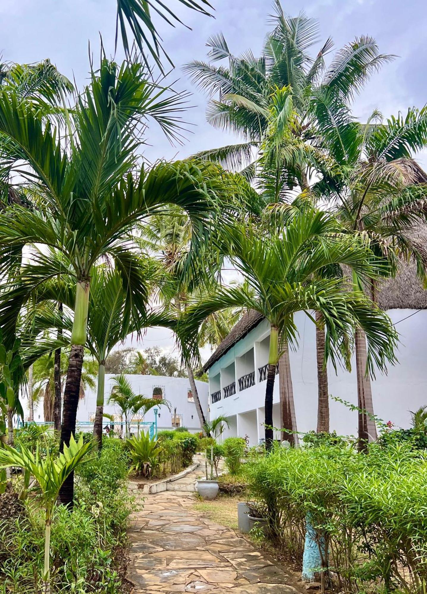Papillon Garden Bar Villas Bamburi Bagian luar foto