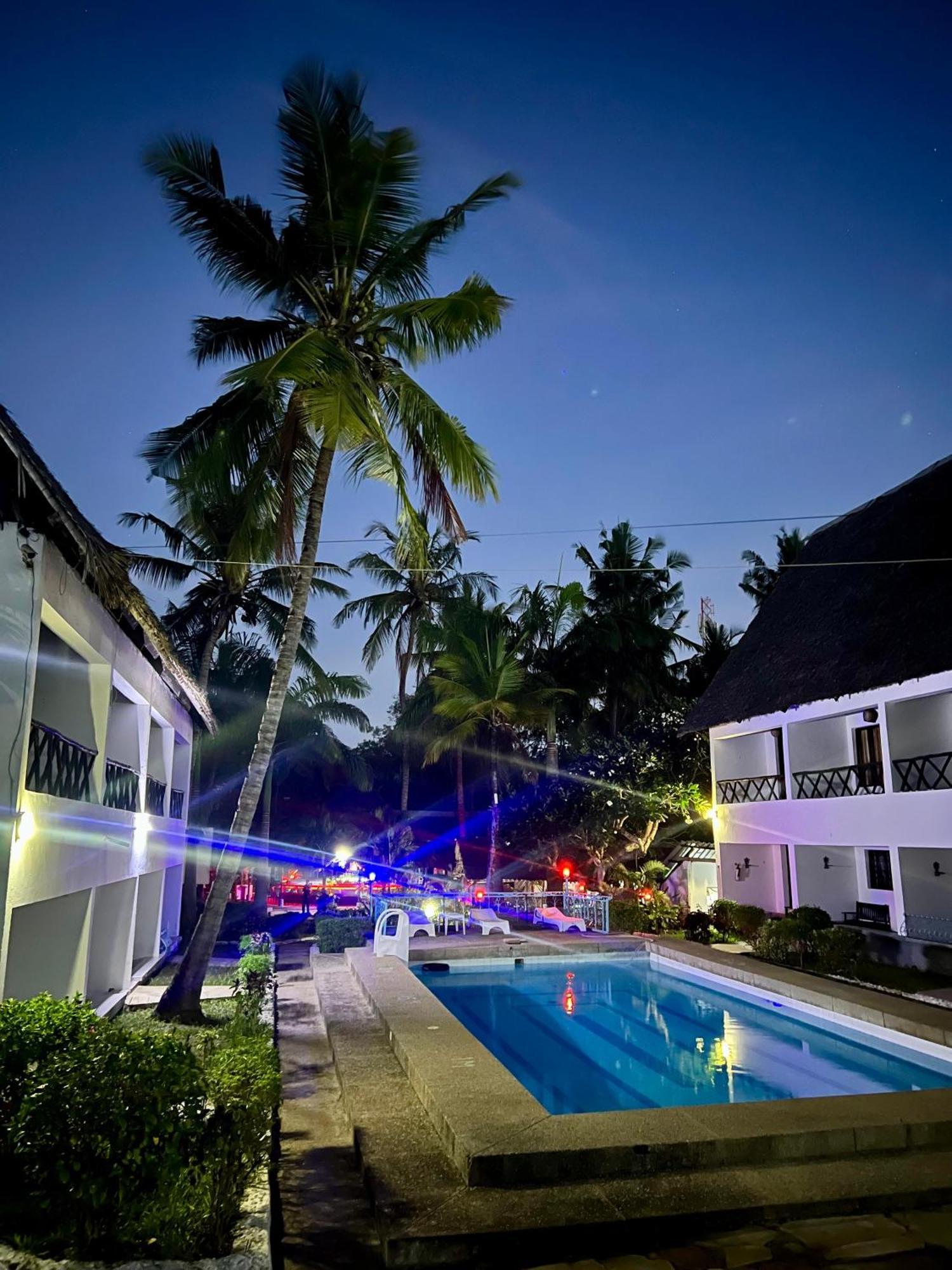 Papillon Garden Bar Villas Bamburi Bagian luar foto